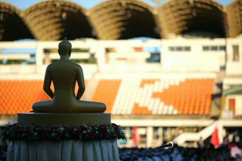 ภาพ No.18134:ประมวลภาพตักบาตรพระ 775 รูป ต้อนรับ Freshy KU 75 