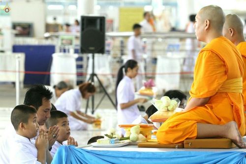 ภาพ No.18718:วันคล้ายวันเกิด 131 ปี พระมงคลเทพมุนี (สด จนฺทสโร) หลวงปู่วัดปากน้ำ ภาษีเจริญ ผู้ค้นพบวิชชาธรรมกาย วันเสาร์ที่ 10 ตุลาคม พ.ศ. 2558