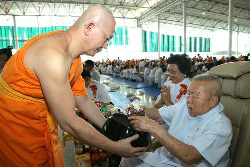 ภาพ No.18736:วันคล้ายวันเกิด 131 ปี พระมงคลเทพมุนี (สด จนฺทสโร) หลวงปู่วัดปากน้ำ ภาษีเจริญ ผู้ค้นพบวิชชาธรรมกาย วันเสาร์ที่ 10 ตุลาคม พ.ศ. 2558