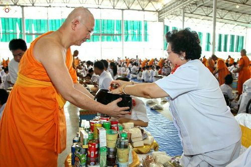 ภาพ No.18766:วันคล้ายวันเกิด 131 ปี พระมงคลเทพมุนี (สด จนฺทสโร) หลวงปู่วัดปากน้ำ ภาษีเจริญ ผู้ค้นพบวิชชาธรรมกาย วันเสาร์ที่ 10 ตุลาคม พ.ศ. 2558