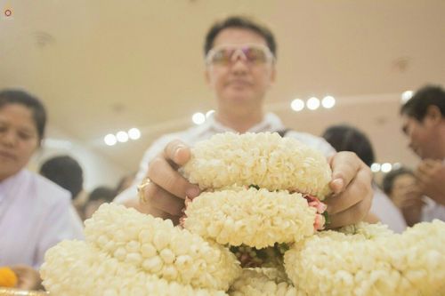 ภาพ No.18772:วันคล้ายวันเกิด 131 ปี พระมงคลเทพมุนี (สด จนฺทสโร) หลวงปู่วัดปากน้ำ ภาษีเจริญ ผู้ค้นพบวิชชาธรรมกาย วันเสาร์ที่ 10 ตุลาคม พ.ศ. 2558