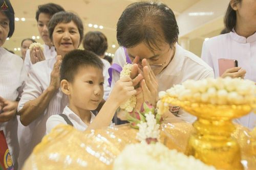 ภาพ No.18787:วันคล้ายวันเกิด 131 ปี พระมงคลเทพมุนี (สด จนฺทสโร) หลวงปู่วัดปากน้ำ ภาษีเจริญ ผู้ค้นพบวิชชาธรรมกาย วันเสาร์ที่ 10 ตุลาคม พ.ศ. 2558