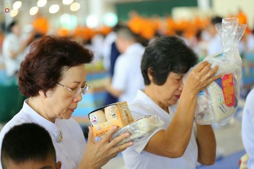 ภาพ No.18797:วันคล้ายวันเกิด 131 ปี พระมงคลเทพมุนี (สด จนฺทสโร) หลวงปู่วัดปากน้ำ ภาษีเจริญ ผู้ค้นพบวิชชาธรรมกาย วันเสาร์ที่ 10 ตุลาคม พ.ศ. 2558