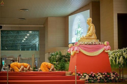 ภาพ No.18827:วันคล้ายวันเกิด 131 ปี พระมงคลเทพมุนี (สด จนฺทสโร) หลวงปู่วัดปากน้ำ ภาษีเจริญ ผู้ค้นพบวิชชาธรรมกาย วันเสาร์ที่ 10 ตุลาคม พ.ศ. 2558