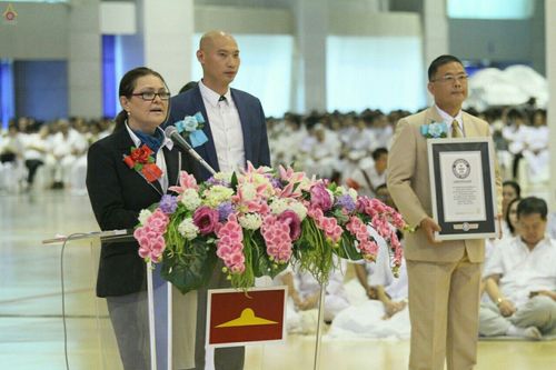 ภาพ No.18930:ประมวลภาพพิธีถวายใบประกาศเกียรติคุณกินเนสส์ เวิลด์ เรคคอร์ดปีที่ 4