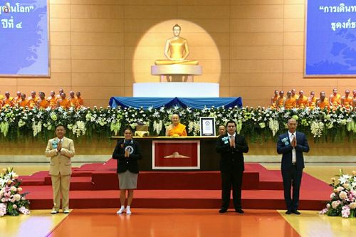 ภาพ No.18932:ประมวลภาพพิธีถวายใบประกาศเกียรติคุณกินเนสส์ เวิลด์ เรคคอร์ดปีที่ 4