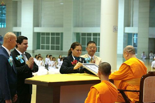 ภาพ No.18933:ประมวลภาพพิธีถวายใบประกาศเกียรติคุณกินเนสส์ เวิลด์ เรคคอร์ดปีที่ 4