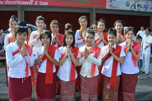 ภาพ No.18999:ประมวลภาพตักบาตรพระ 10,000 รูป ณ ถนนเอกชัย จ.สมุทรสาคร