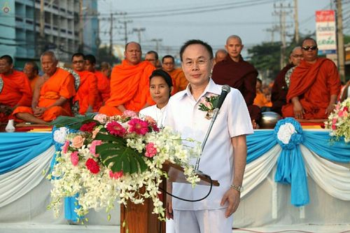 ภาพ No.19016:ประมวลภาพตักบาตรพระ 10,000 รูป ณ ถนนเอกชัย จ.สมุทรสาคร