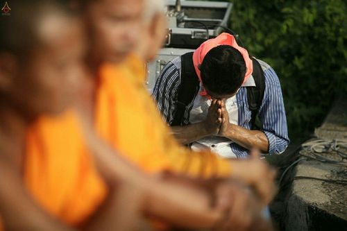 ภาพ No.19021:ประมวลภาพตักบาตรพระ 10,000 รูป ณ ถนนเอกชัย จ.สมุทรสาคร