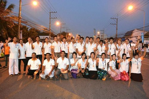 ภาพ No.19043:ประมวลภาพตักบาตรพระ 10,000 รูป ณ ถนนเอกชัย จ.สมุทรสาคร