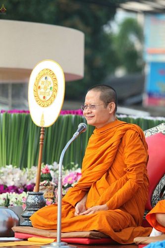 ภาพ No.19047:ประมวลภาพตักบาตรพระ 10,000 รูป ณ ถนนเอกชัย จ.สมุทรสาคร