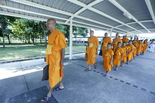 ภาพ No.19303:ประมวลภาพวันอาทิตย์ต้นเดือนที่ 1 พฤศจิกายน พ.ศ. 2558