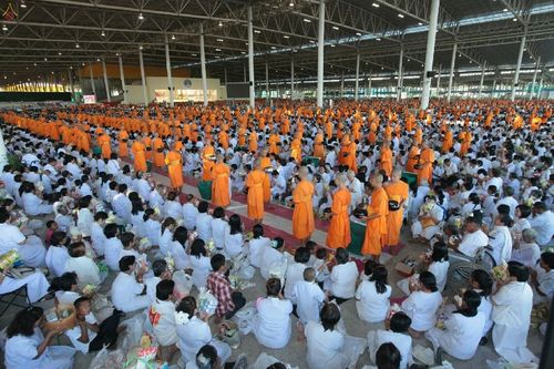 ภาพ No.19308:ประมวลภาพพิธีทอดกฐิน ณ วัดพระธรรมกาย ประจำปี พ.ศ. 2558