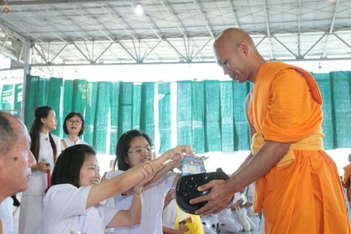 ภาพ No.19309:ประมวลภาพพิธีทอดกฐิน ณ วัดพระธรรมกาย ประจำปี พ.ศ. 2558