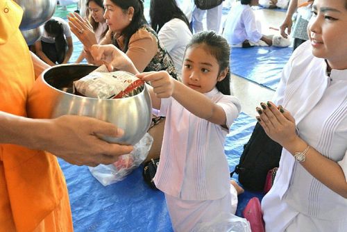 ภาพ No.19312:ประมวลภาพพิธีทอดกฐิน ณ วัดพระธรรมกาย ประจำปี พ.ศ. 2558