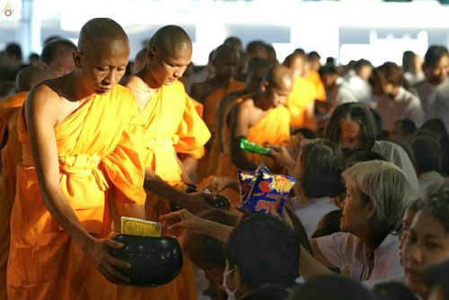 ภาพ No.19314:ประมวลภาพพิธีทอดกฐิน ณ วัดพระธรรมกาย ประจำปี พ.ศ. 2558