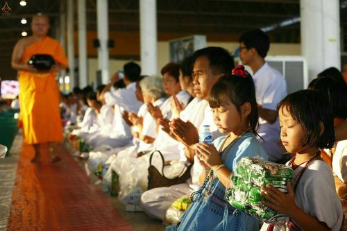ภาพ No.19315:ประมวลภาพพิธีทอดกฐิน ณ วัดพระธรรมกาย ประจำปี พ.ศ. 2558