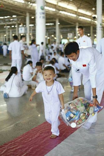 ภาพ No.19316:ประมวลภาพพิธีทอดกฐิน ณ วัดพระธรรมกาย ประจำปี พ.ศ. 2558