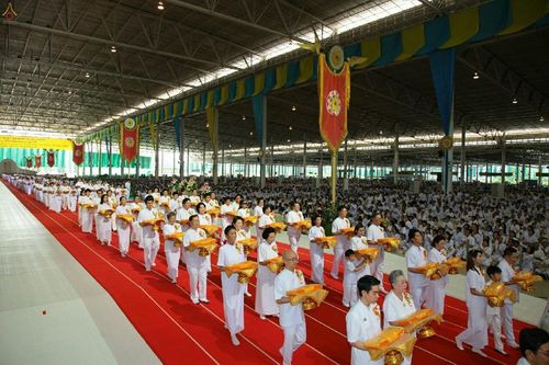 ภาพ No.19327:ประมวลภาพพิธีทอดกฐิน ณ วัดพระธรรมกาย ประจำปี พ.ศ. 2558