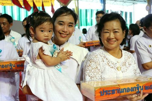 ภาพ No.19324:ประมวลภาพพิธีทอดกฐิน ณ วัดพระธรรมกาย ประจำปี พ.ศ. 2558