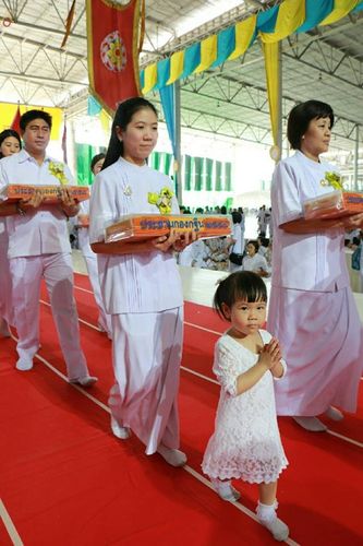 ภาพ No.19330:ประมวลภาพพิธีทอดกฐิน ณ วัดพระธรรมกาย ประจำปี พ.ศ. 2558