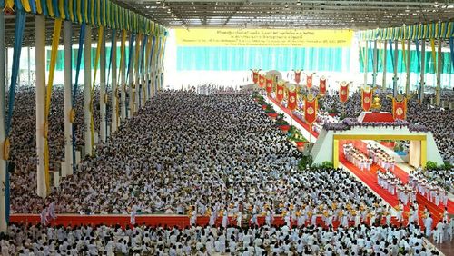 ภาพ No.19334:ประมวลภาพพิธีทอดกฐิน ณ วัดพระธรรมกาย ประจำปี พ.ศ. 2558