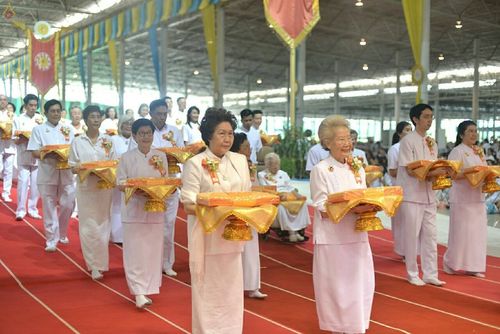 ภาพ No.19341:ประมวลภาพพิธีทอดกฐิน ณ วัดพระธรรมกาย ประจำปี พ.ศ. 2558