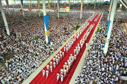 ภาพ No.19346:ประมวลภาพพิธีทอดกฐิน ณ วัดพระธรรมกาย ประจำปี พ.ศ. 2558