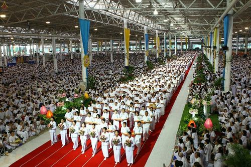 ภาพ No.19347:ประมวลภาพพิธีทอดกฐิน ณ วัดพระธรรมกาย ประจำปี พ.ศ. 2558