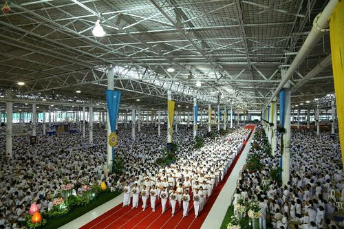 ภาพ No.19345:ประมวลภาพพิธีทอดกฐิน ณ วัดพระธรรมกาย ประจำปี พ.ศ. 2558