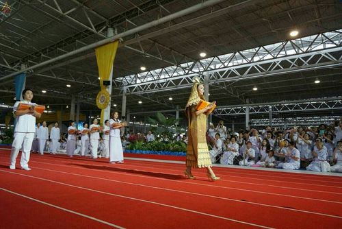 ภาพ No.19351:ประมวลภาพพิธีทอดกฐิน ณ วัดพระธรรมกาย ประจำปี พ.ศ. 2558