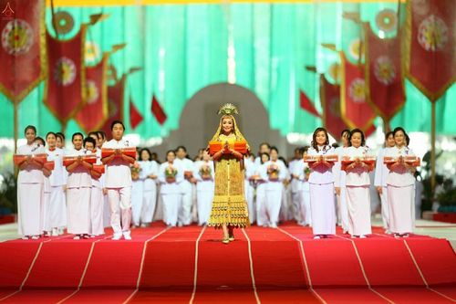 ภาพ No.19355:ประมวลภาพพิธีทอดกฐิน ณ วัดพระธรรมกาย ประจำปี พ.ศ. 2558