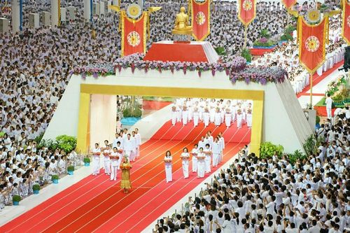 ภาพ No.19360:ประมวลภาพพิธีทอดกฐิน ณ วัดพระธรรมกาย ประจำปี พ.ศ. 2558