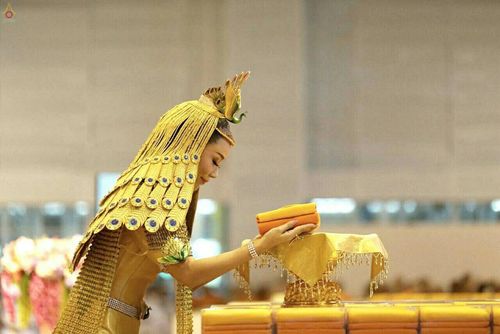 ภาพ No.19359:ประมวลภาพพิธีทอดกฐิน ณ วัดพระธรรมกาย ประจำปี พ.ศ. 2558