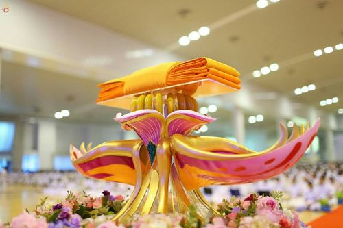 ภาพ No.19365:ประมวลภาพพิธีทอดกฐิน ณ วัดพระธรรมกาย ประจำปี พ.ศ. 2558