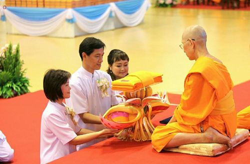 ภาพ No.19369:ประมวลภาพพิธีทอดกฐิน ณ วัดพระธรรมกาย ประจำปี พ.ศ. 2558