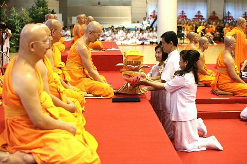 ภาพ No.19373:ประมวลภาพพิธีทอดกฐิน ณ วัดพระธรรมกาย ประจำปี พ.ศ. 2558