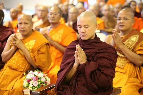 ภาพ No.19372:ประมวลภาพพิธีทอดกฐิน ณ วัดพระธรรมกาย ประจำปี พ.ศ. 2558