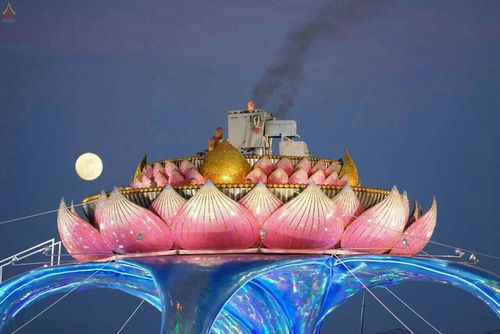 ภาพ No.19380:ประมวลภาพพิธีทอดกฐิน ณ วัดพระธรรมกาย ประจำปี พ.ศ. 2558