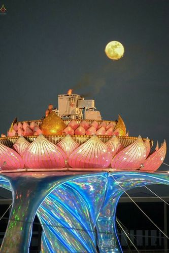 ภาพ No.19388:ประมวลภาพพิธีทอดกฐิน ณ วัดพระธรรมกาย ประจำปี พ.ศ. 2558