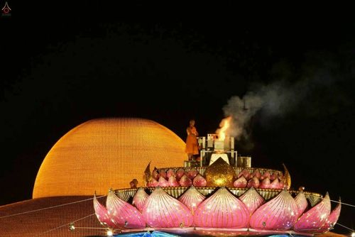 ภาพ No.19386:ประมวลภาพพิธีทอดกฐิน ณ วัดพระธรรมกาย ประจำปี พ.ศ. 2558