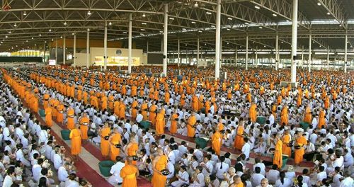 ภาพ No.19384:ประมวลภาพพิธีทอดกฐิน ณ วัดพระธรรมกาย ประจำปี พ.ศ. 2558