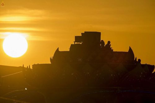 ภาพ No.19394:ประมวลภาพพิธีทอดกฐิน ณ วัดพระธรรมกาย ประจำปี พ.ศ. 2558