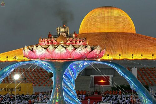 ภาพ No.19397:ประมวลภาพพิธีทอดกฐิน ณ วัดพระธรรมกาย ประจำปี พ.ศ. 2558