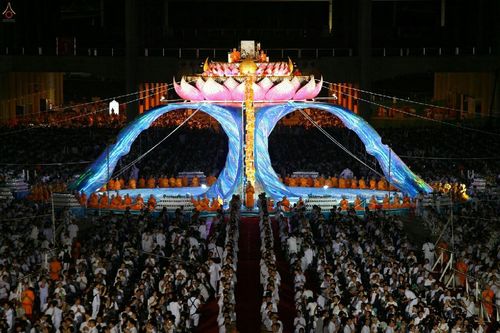 ภาพ No.19399:ประมวลภาพพิธีทอดกฐิน ณ วัดพระธรรมกาย ประจำปี พ.ศ. 2558