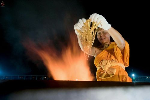ภาพ No.19396:ประมวลภาพพิธีทอดกฐิน ณ วัดพระธรรมกาย ประจำปี พ.ศ. 2558