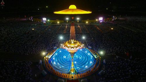 ภาพ No.19402:ประมวลภาพพิธีทอดกฐิน ณ วัดพระธรรมกาย ประจำปี พ.ศ. 2558