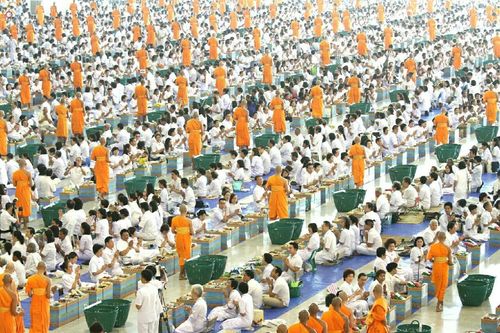 ภาพ No.19395:ประมวลภาพพิธีทอดกฐิน ณ วัดพระธรรมกาย ประจำปี พ.ศ. 2558