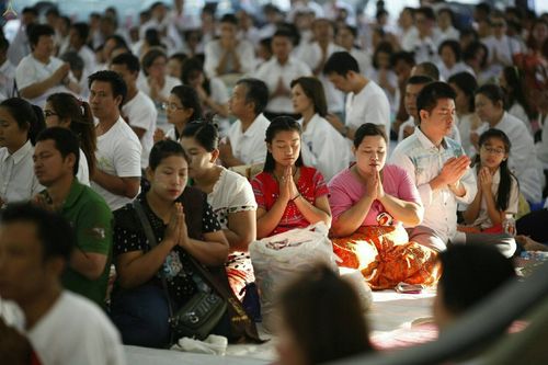 ภาพ No.19472:ประมวลภาพตักบาตรพระ 1,000 รูป ณ ตลาดสดไอยรา